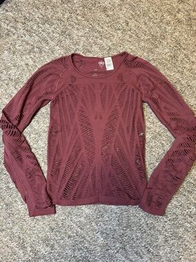 ALO Yoga Wanderer Laser cut long sleeve-burgundy